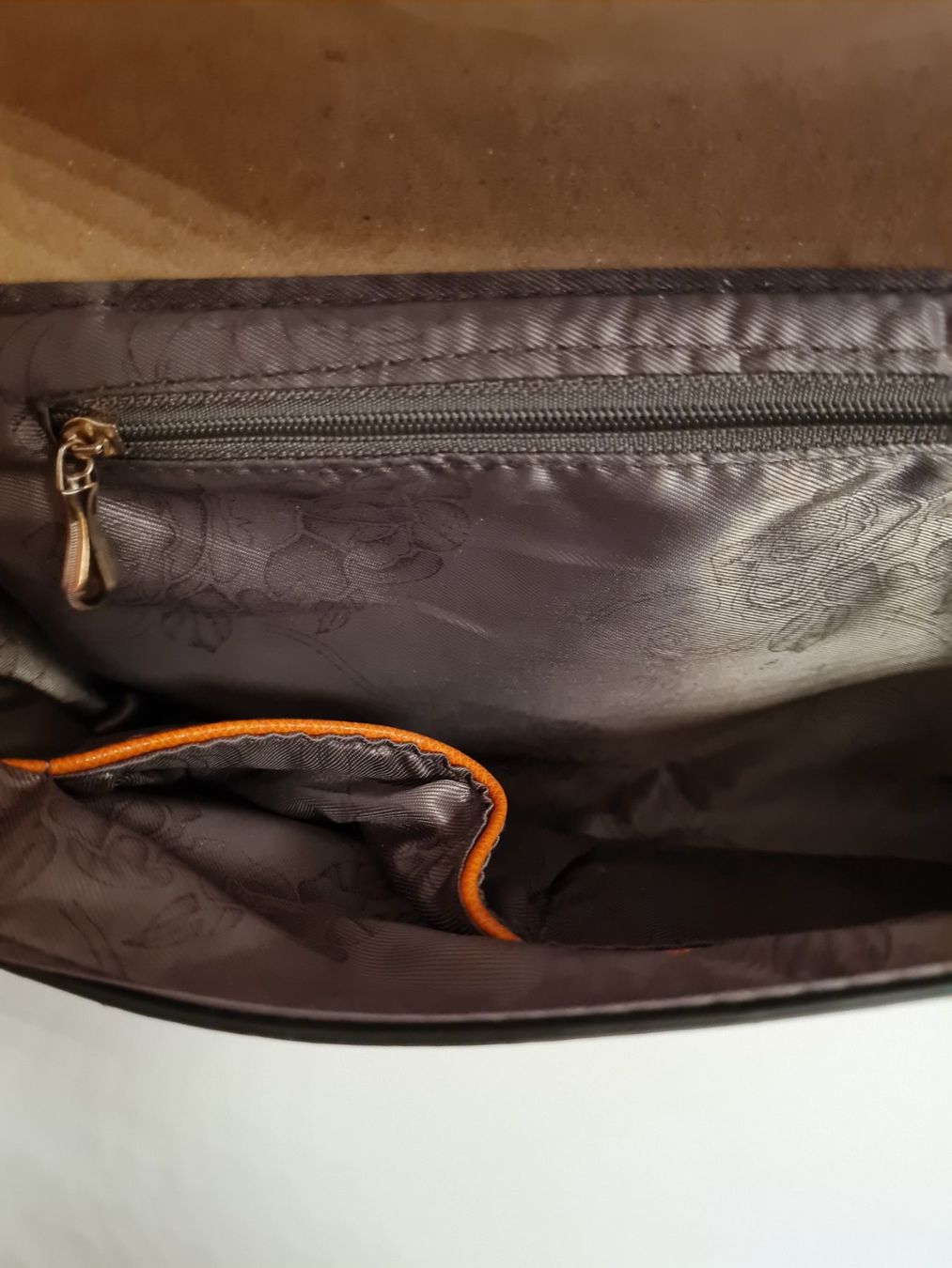 Taschen für Damen: CLUTCH UMHÄNGE TASCHE ORANGE GOLD – Gebraucht aus Steg im Tösstal von goldlionfree 4