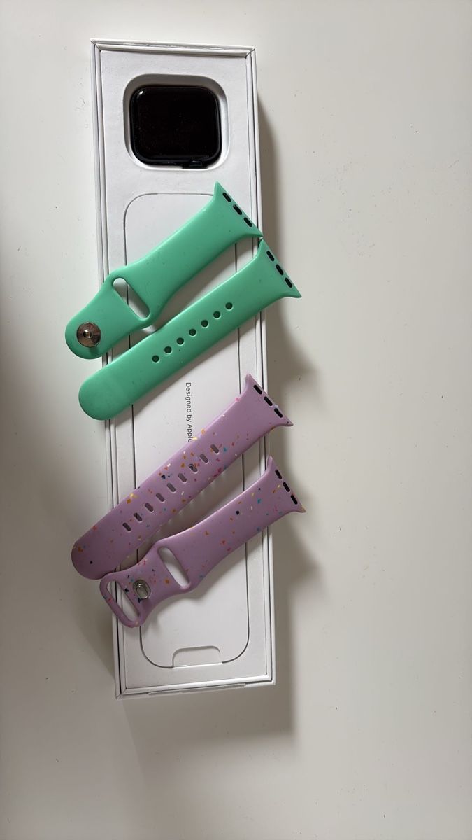 Apple Smartwatch: Apple Watch SE 40mm, mit zwei Armbändern  – Usato da Buchs ZH venduto da AlexM8511