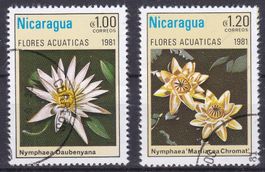 2 x Timbres Nicaragua 1981 Fleurs Aquatiques Obl.