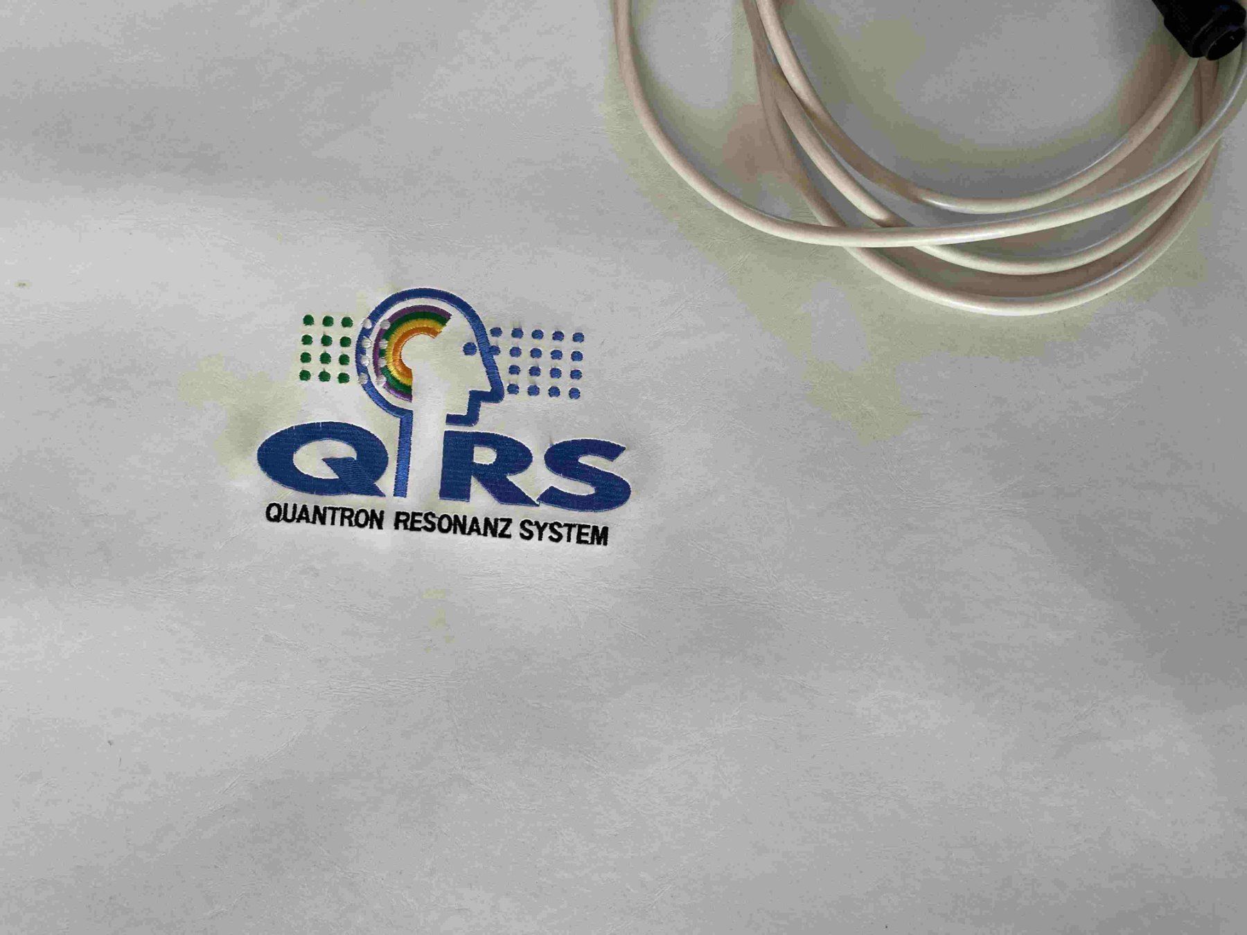 Medizinische Geräte: QRS Quantron Resonanz System Salut I 2000 gebraucht – Gebraucht aus Allschwil von Robot3 1