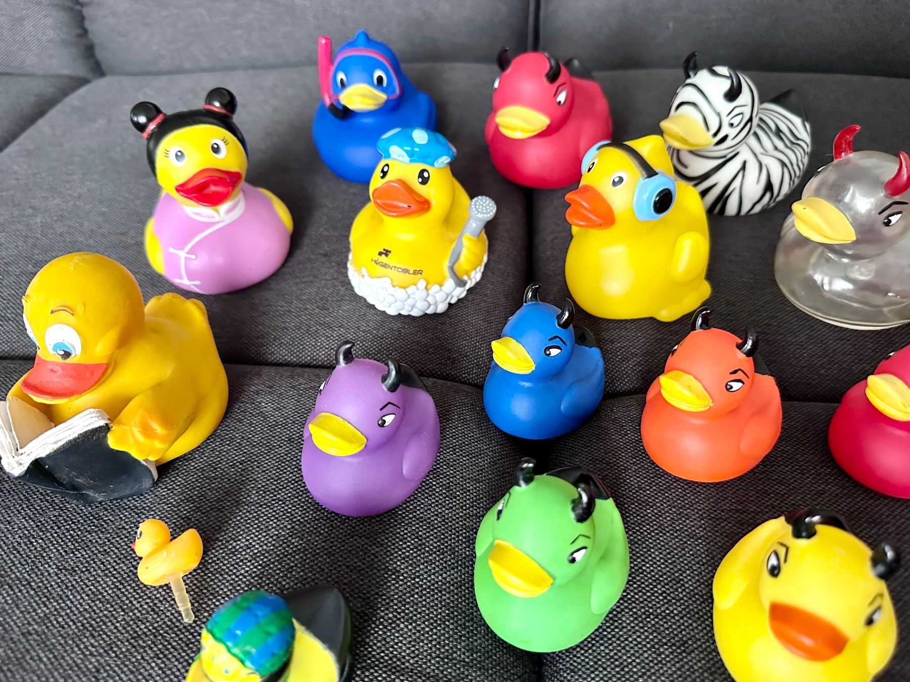 Figuren: Badeenten SET 17 Stk mit Treufelchen etc – Gebraucht aus Rickenbach b. Wil von  3