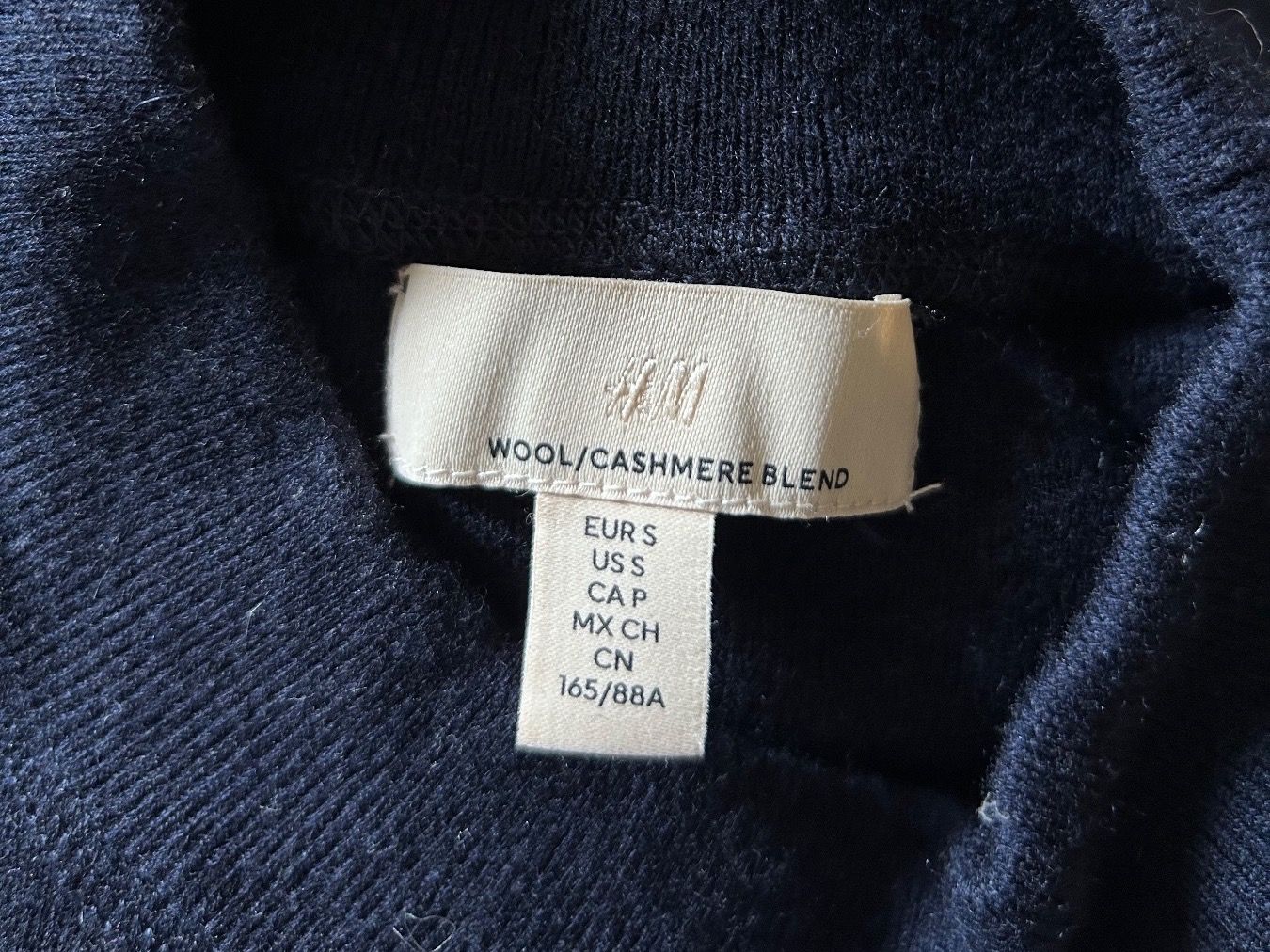 H&M Pulls & Sweat-shirts: H&M Pullover aus Wolle und Kaschmir – D'occasion à St. Gallen par look-twice 3