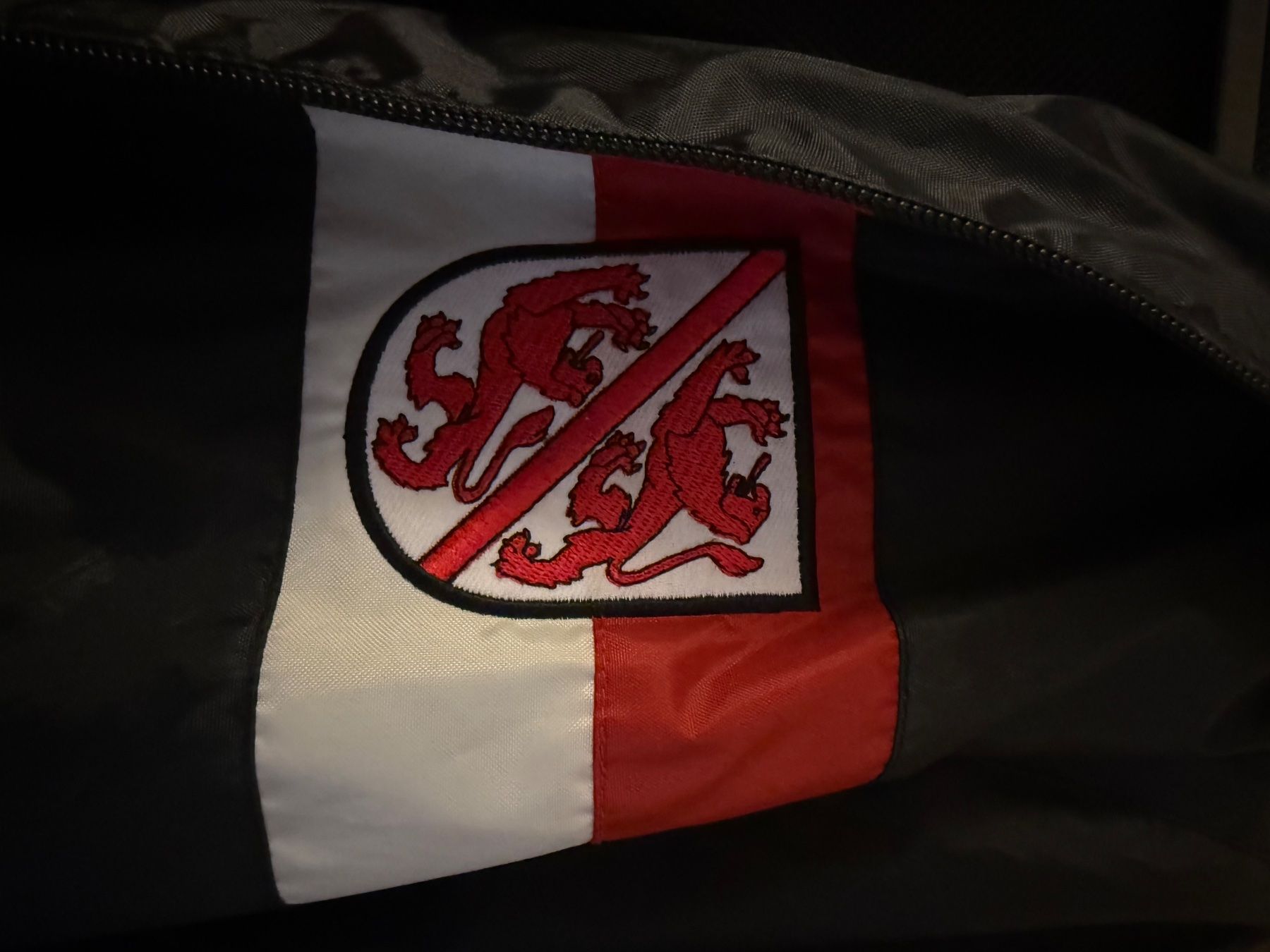 Jacken: FC Winterthur Windbreaker – Neu (gemäss Beschreibung) aus Zell ZH von beb_d9gc
