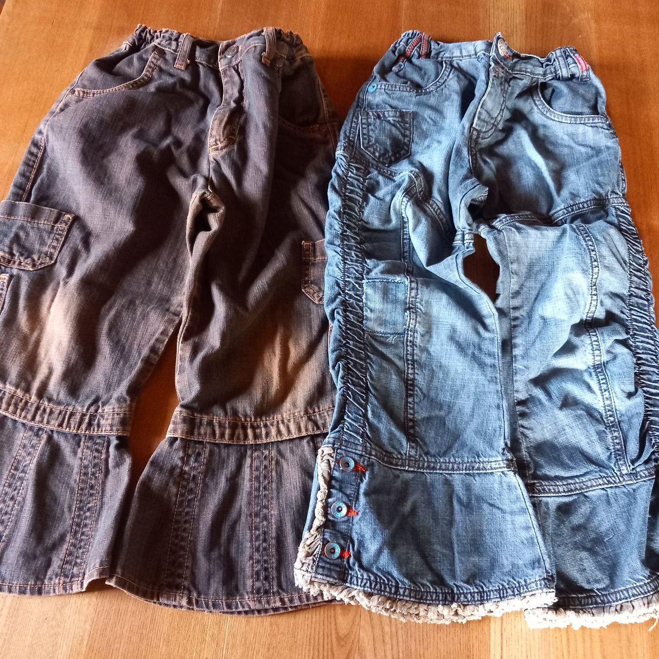 Pantaloni: Lot de 2 pantalons Carbone 122/1288 – Usato da Courrendlin venduto da tititchoun