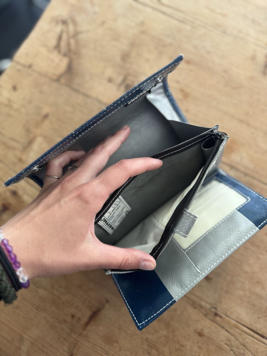 Freitag Portafogli: Stylish Blue Wallet ( Freitag ) – Usato da Zürich venduto da ann_v792 7