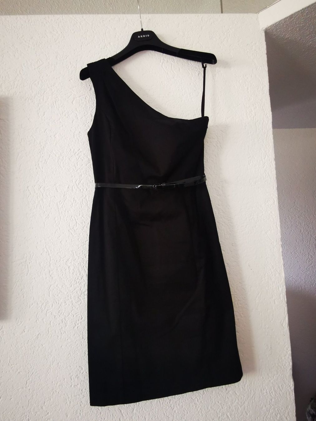 Vestiti: Schwarzes One-Shoulder-Etuikleid – Usato da Teufen AR venduto da RaphaellaB
