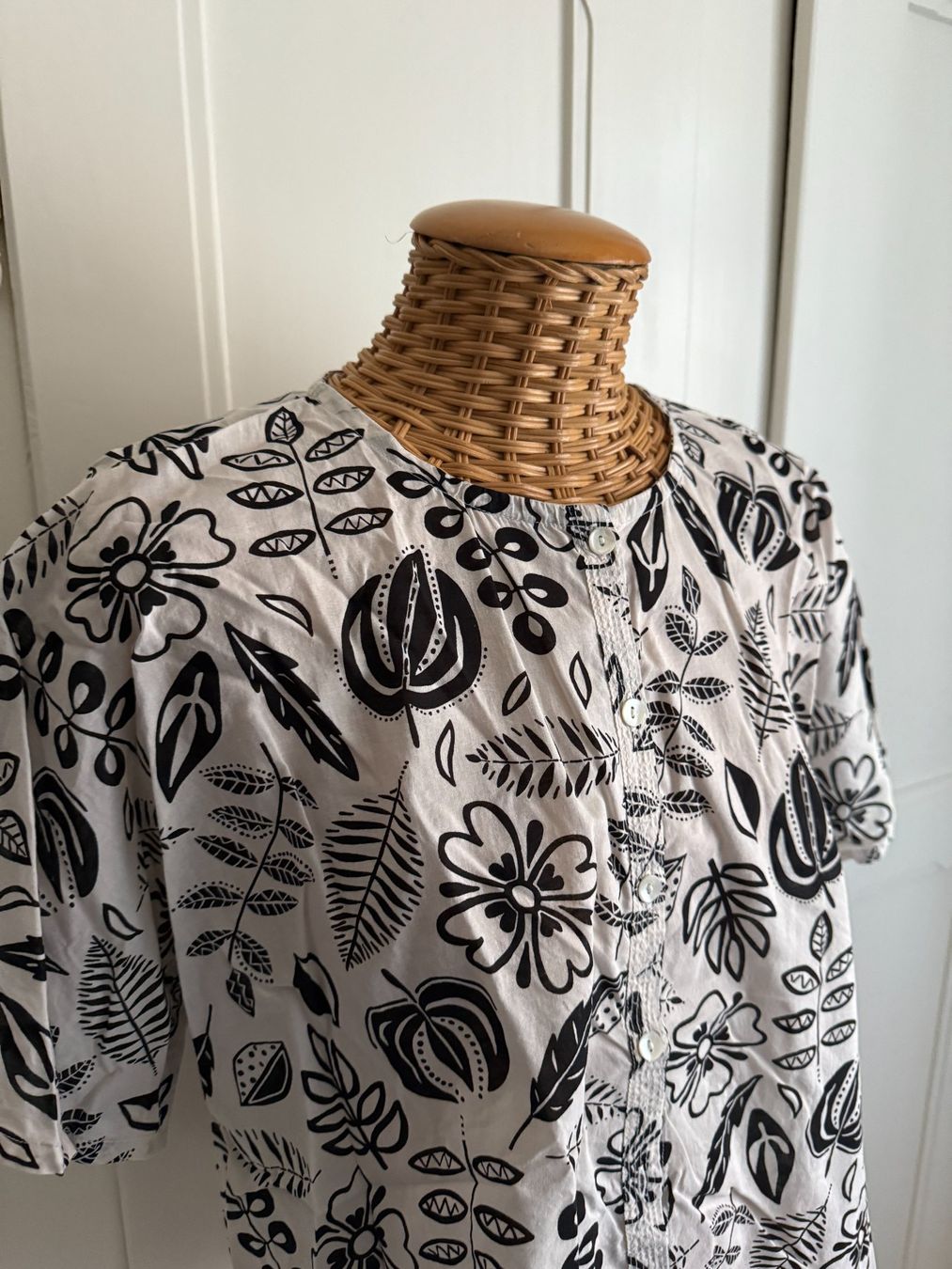Gudrun Sjöden Camicette: GUDRUN SJÖDÉN - Bluse schwarz-weiss gemustert S – Usato da Zürich venduto da Diazaio 1