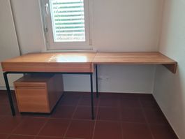 Schreibtisch mit Korpus