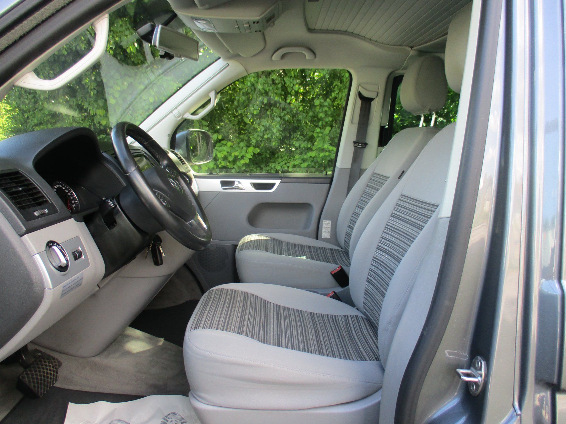 VW Camping Fahrzeuge: VW T5 Califonia inkl Garantie – Gebraucht aus Riedholz von Riedholz-Garage 7