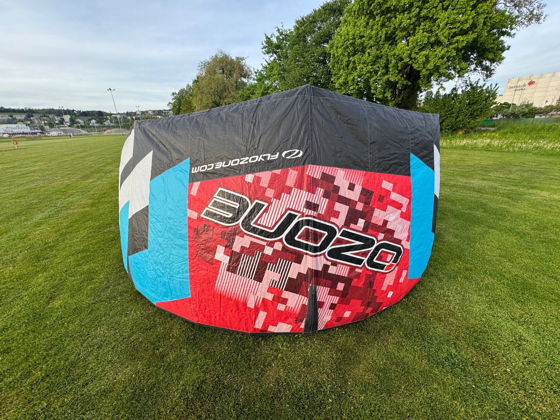 Ozone Aquilone: Ozone C4 11m (2014) - Freestyle / Unhooked Kite – Usato da Zürich venduto da vincent.clifford 1