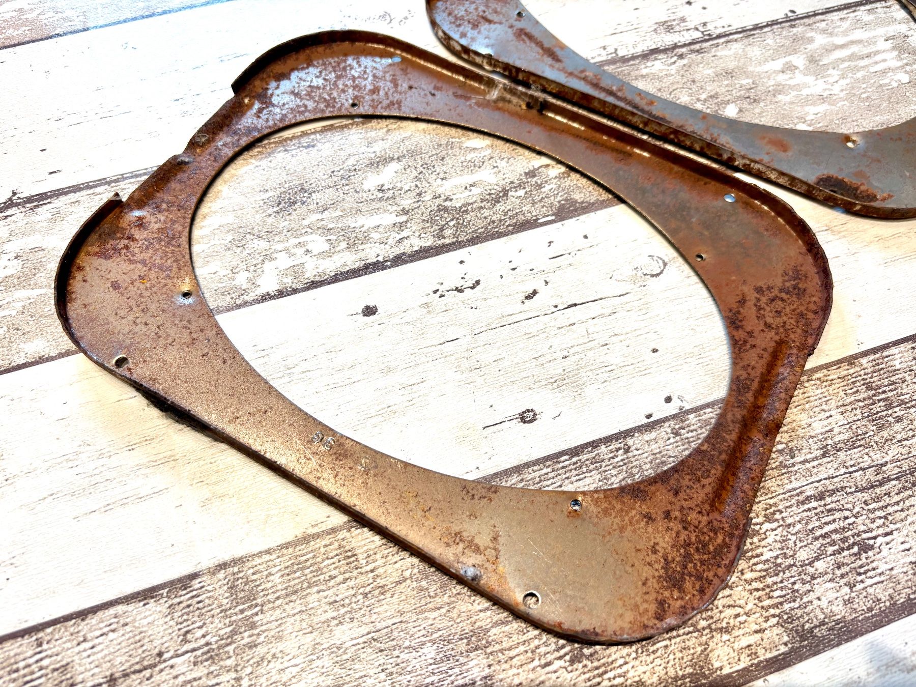 Chevrolet Tutti pezzi di ricambio auto: 1982-89 Camaro Firebird third Gen Speaker Brackets Mounts – Usato da Gelterkinden venduto da G-Power-Cars 6