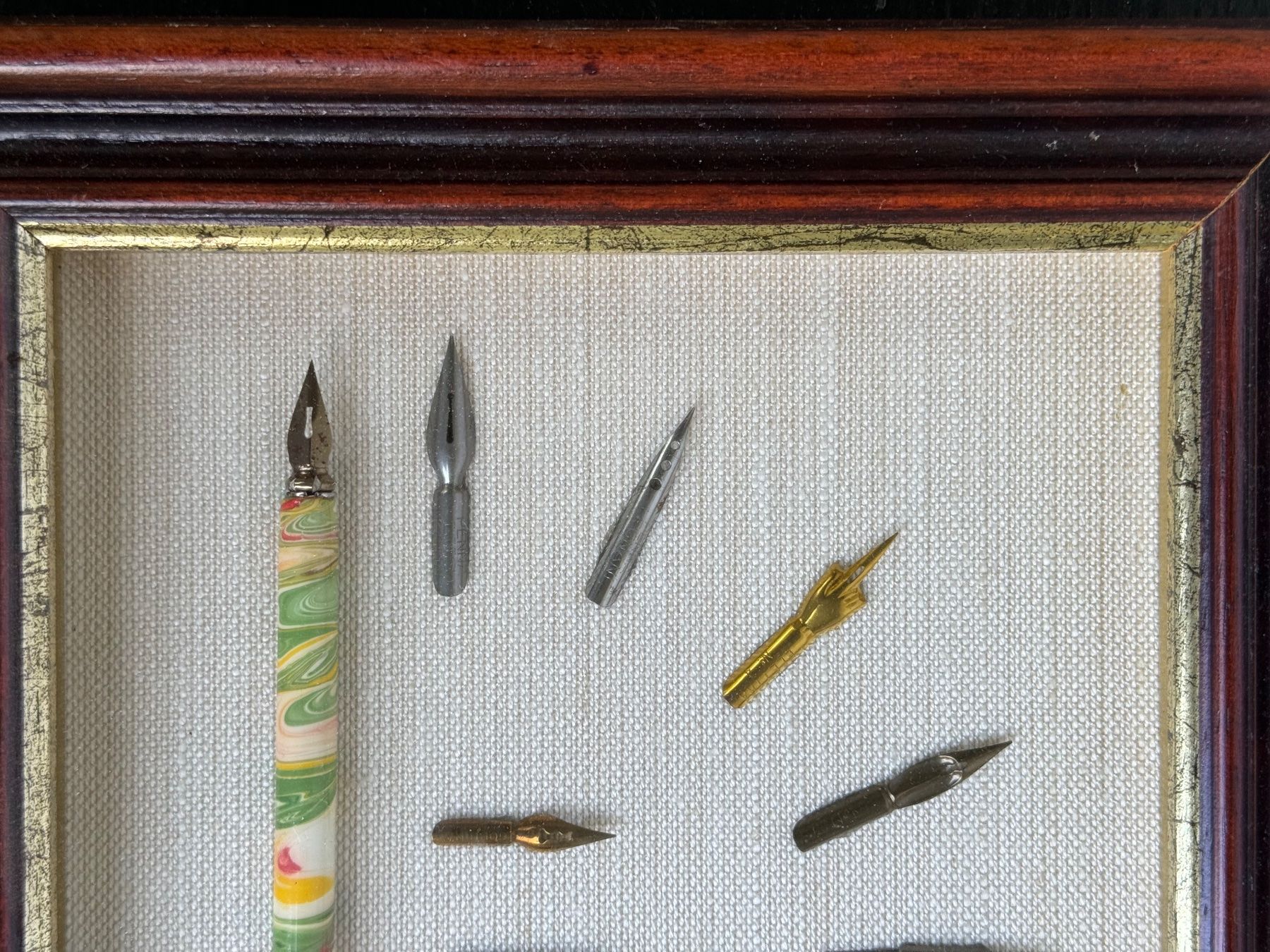 Penna & Evidenziatori: Tableau de collection de stylos à encre. – Usato da Lausanne venduto da artnouveau04 1