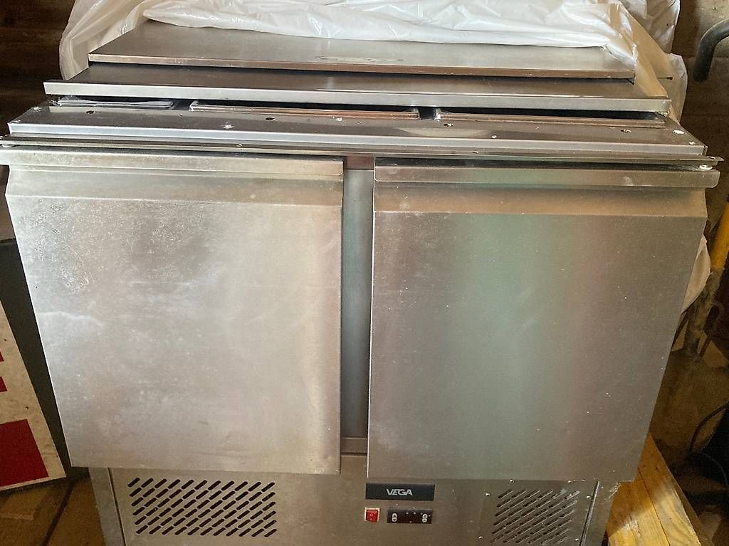 Appareils de cuisine: Saladette Vega à vender – D'occasion à Treytorrens-Payern par Chefrob