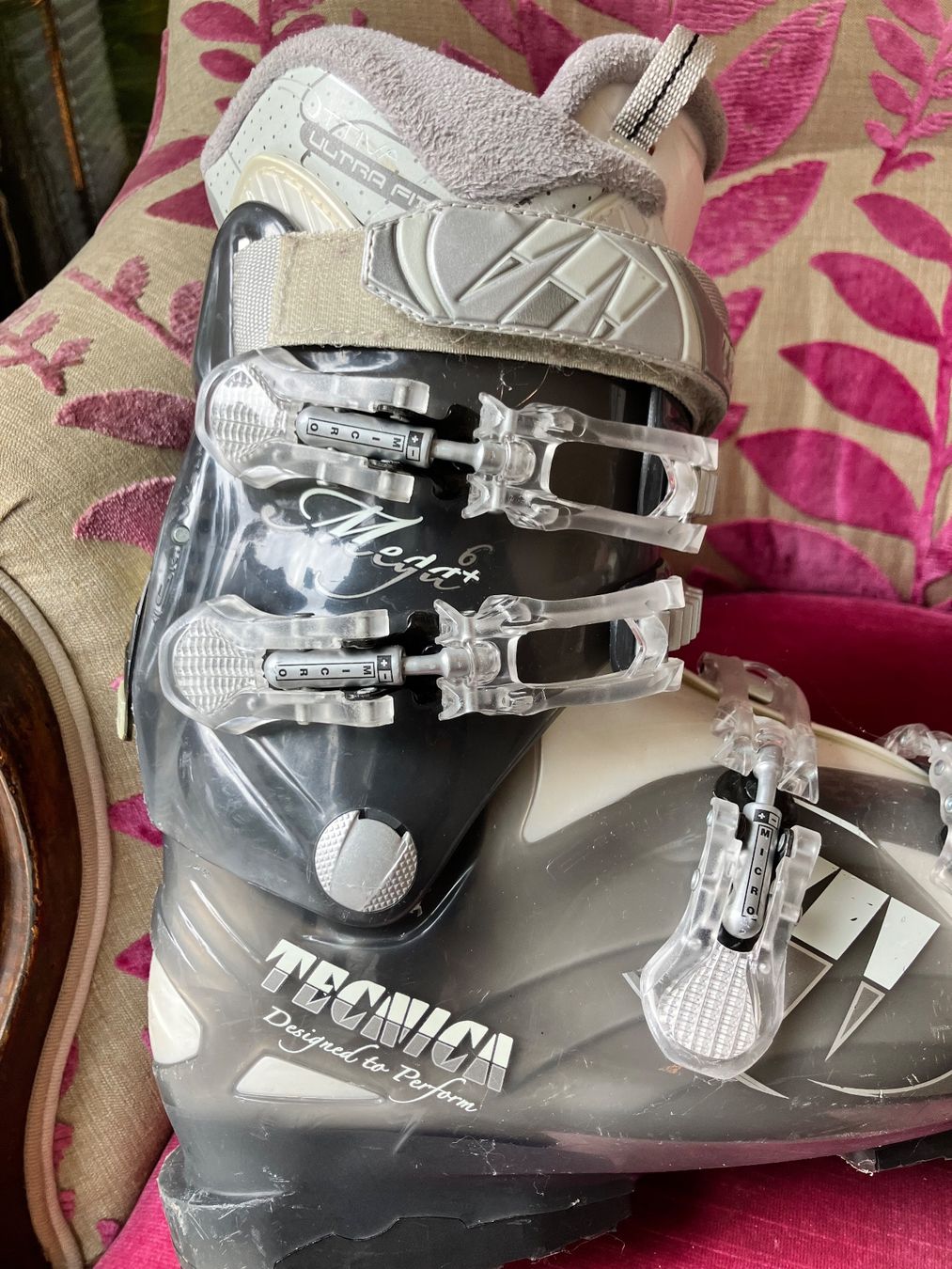 Tecnica Herrenschuhe: Tecnica Mega 6+ Skischuh – Gebraucht aus Binningen von F.M. 1