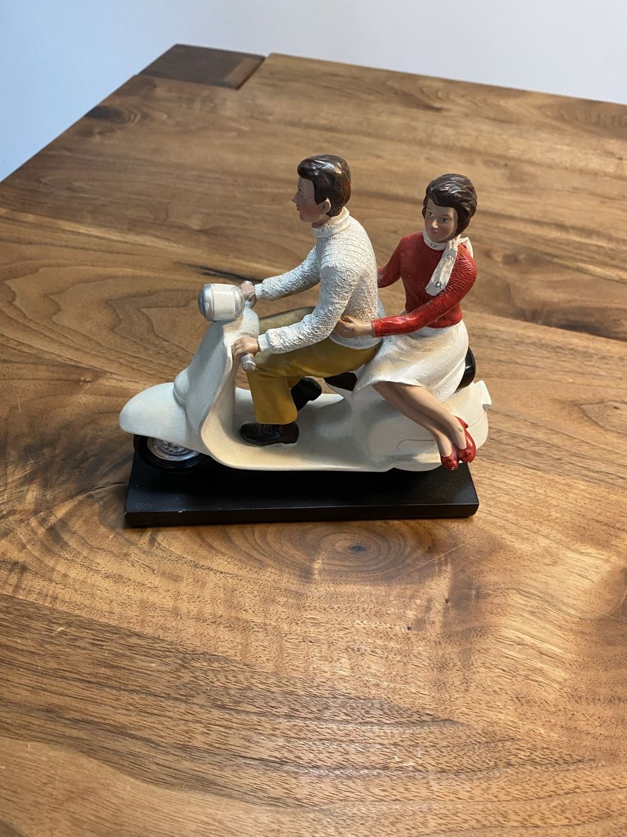 Statuette: Deko-Figur: Paar auf Roller, Retro-Stil – Usato da Lugano venduto da mariavenezia 1