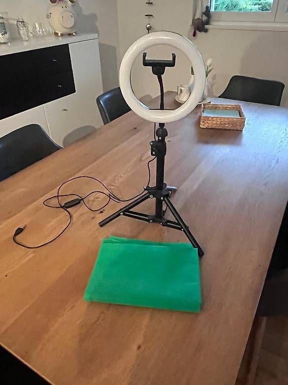Supporti a parete: LogiLink Smartphone-Ringlicht – Usato da Ebnat-Kappel venduto da scescas 1