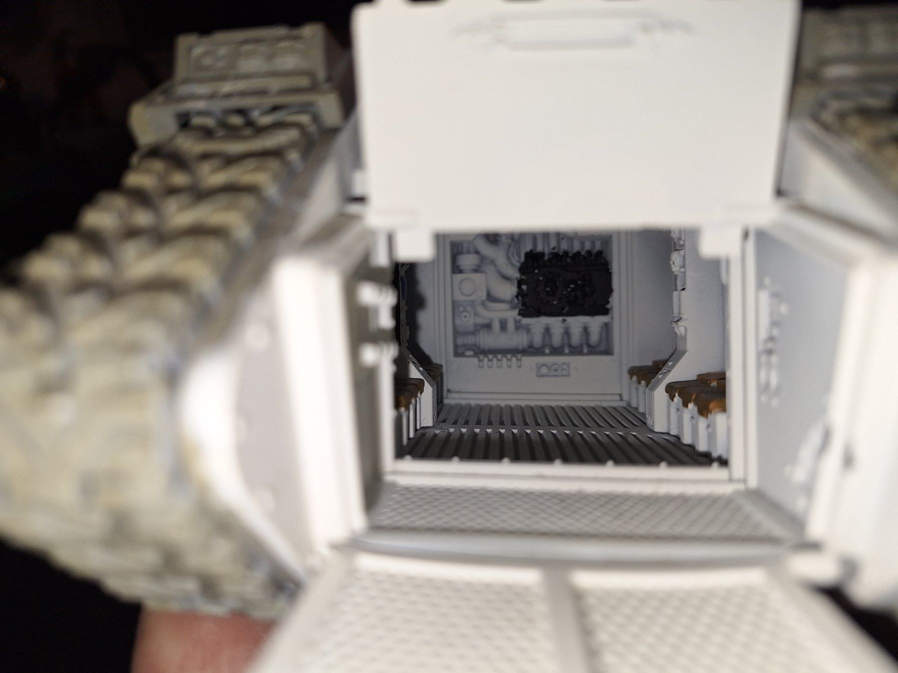 Statuette: Warhammer 40k Land Raider Proteus Panzer -Unbemalt – Usato da Recherswil venduto da Toby.sk55 5