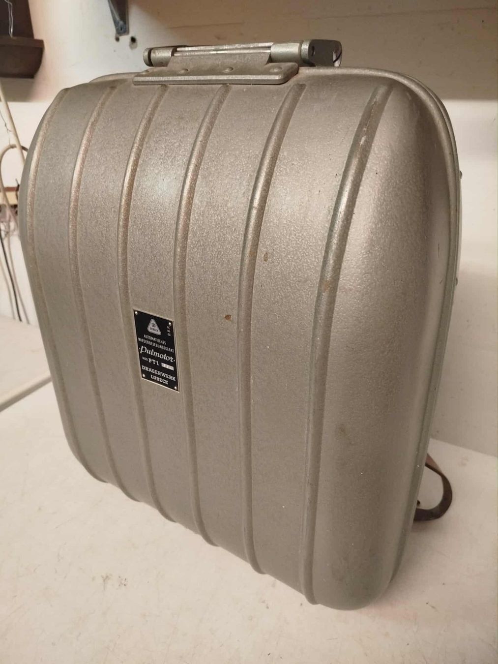 Attrezzature mediche: Ancien respirateur portable – Usato da La Chaux-de-Fonds venduto da Emmaus2300CDF