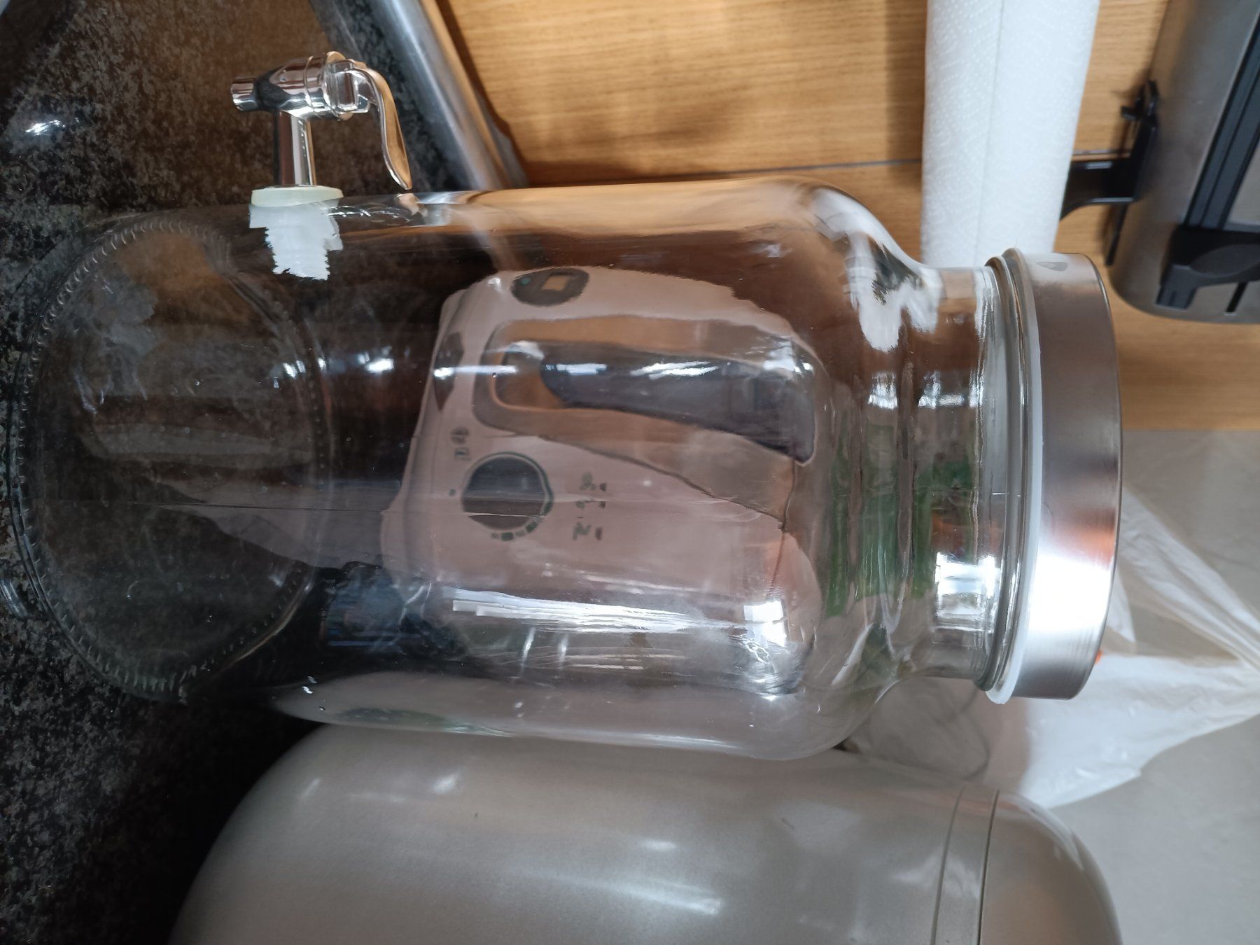Vasi & Recipienti: Vase mit Wasserhahn – Usato da Giubiasco venduto da pagi2
