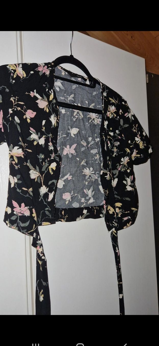 Kleiderpakete: Schönes Set Sommerhose&Bluse – Gebraucht aus Bubendorf von ang_b829