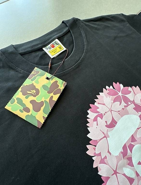 T-shirts: Bape tshirt  – Neuf avec emballage d'origine à Liestal par Adriennsely 1