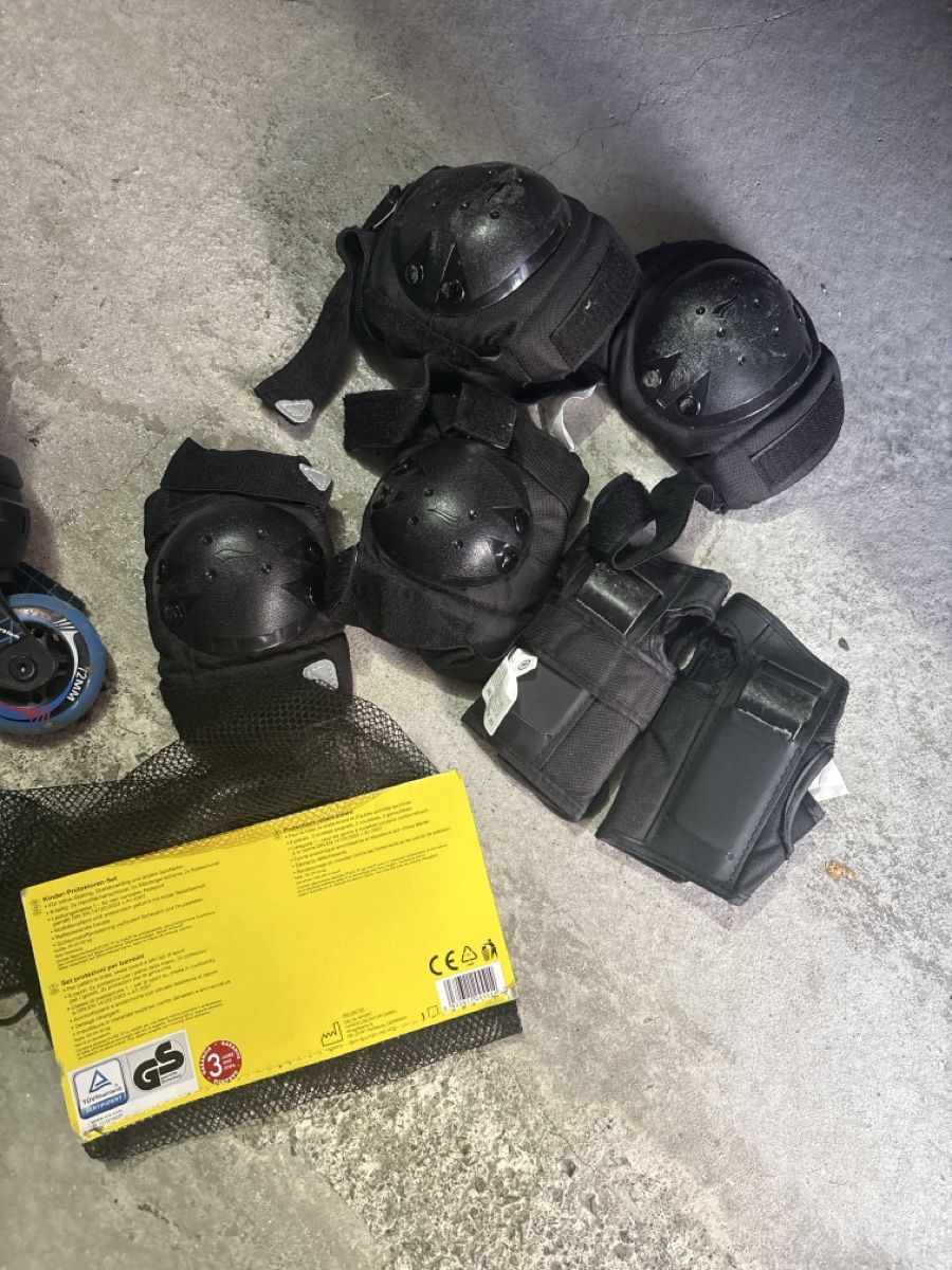 Pattini in linea & Pattini a rotelle: Inline Skates blau Grösse 33-37 mit Set – Usato da St. Margarethen TG venduto da Berk54 1