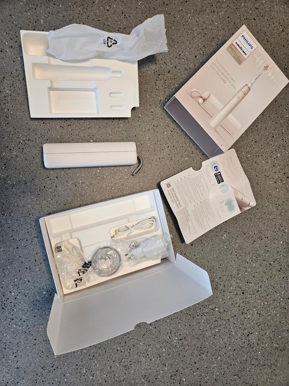 Philips Chargements: Etui und Ladestation Philips sonicare 9900 – Neuf avec emballage d'origine à Hedingen par mar_zdx9