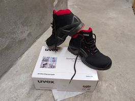 Fast neu Arbeitschuhe Sicherheitschuhe UVEX (41, 26cm)