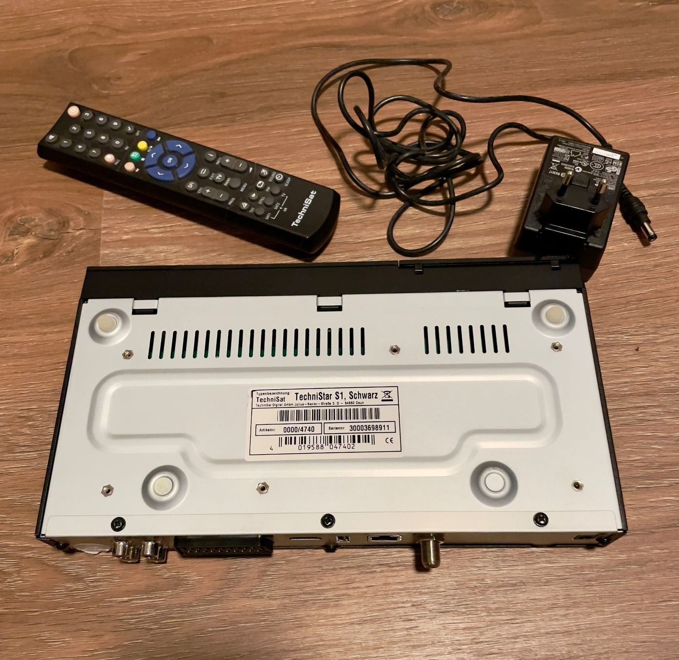 Technisat Receiver: TechniSat TechniStar S1 TV-Receiver mit Fernbedienung, Kabel – Gebraucht aus Winterthur von ttltc 4