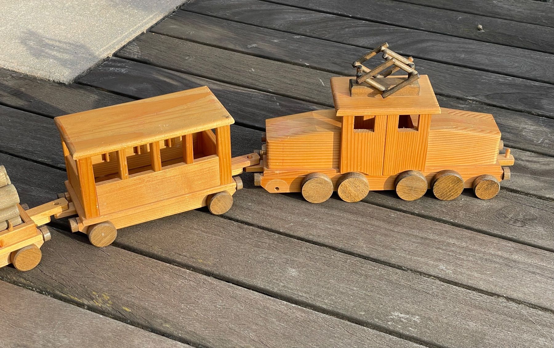 Giocattoli: Holz Eisenbahn mit Krokodil Lok – Usato da Hünibach venduto da Huema 1