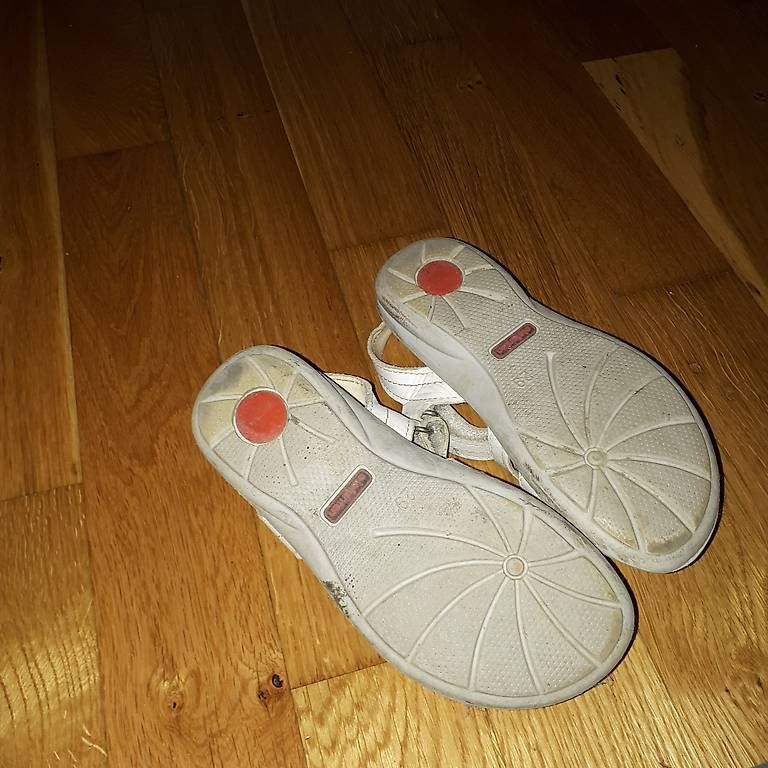 Chaussures filles: Sandalen Gr.29 – D'occasion à Wangen ZH par oky-doky 1