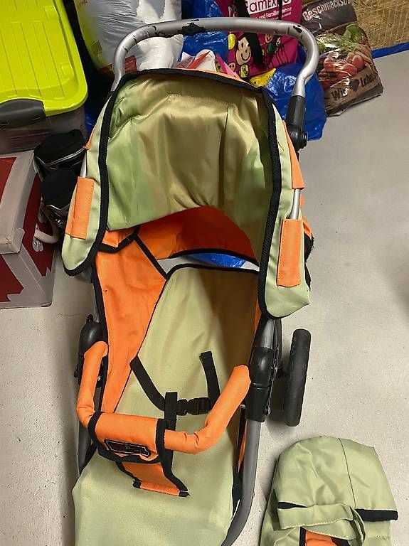 Carrozzine per bambole: Kinderwagen zusammen klappbar – Usato da Winterthur venduto da bungy192 2