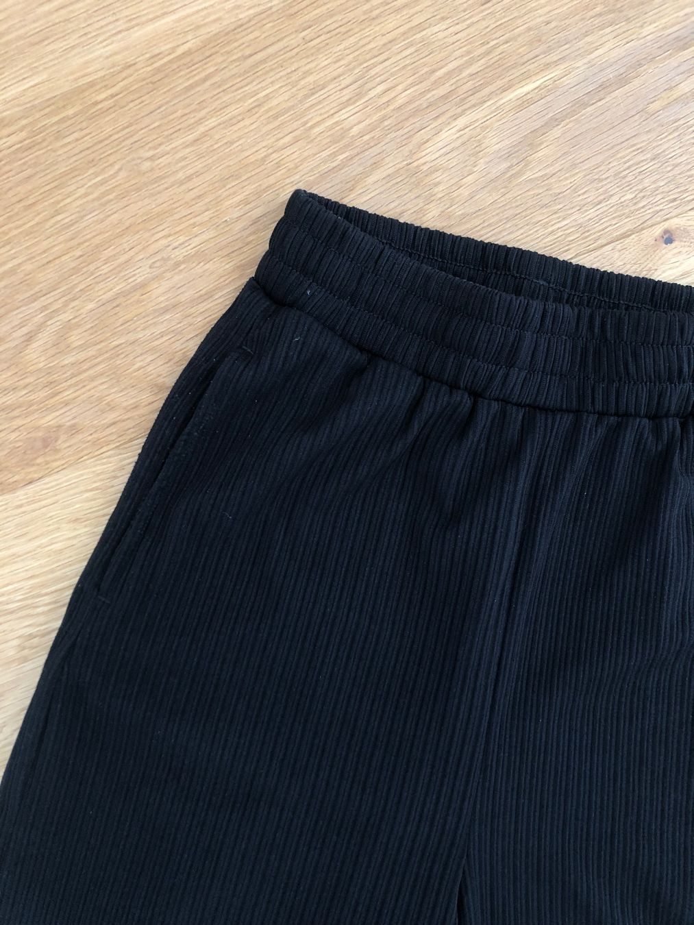 Urban Outfitters Hosen: Stoffhose Wide leg ribbed – Gebraucht aus Solothurn von alinamaeva 1