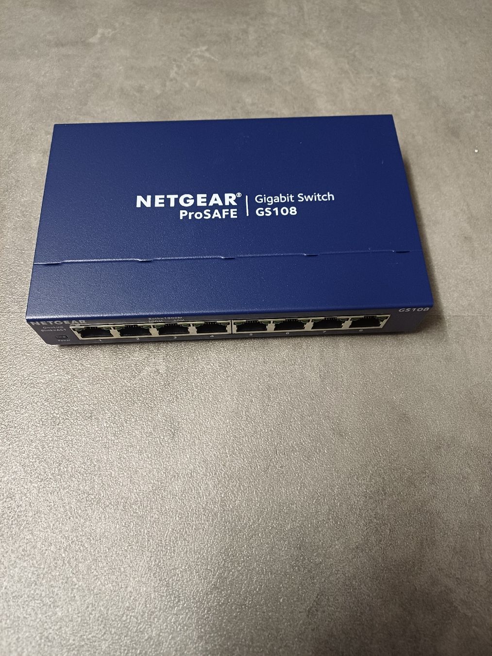 Netgear Hub & Switch: Netgear 8 Port Switch – Usato da Oberegg venduto da jan_zq6j