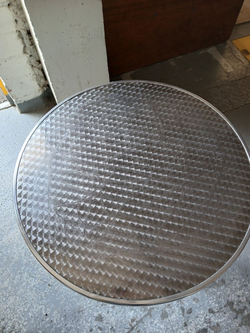 Tavoli: BISTROTISCH ALUMINIUM DURCHMESSER 80CM HÖHE 75CM – Usato da Eggenwil venduto da wydl 2