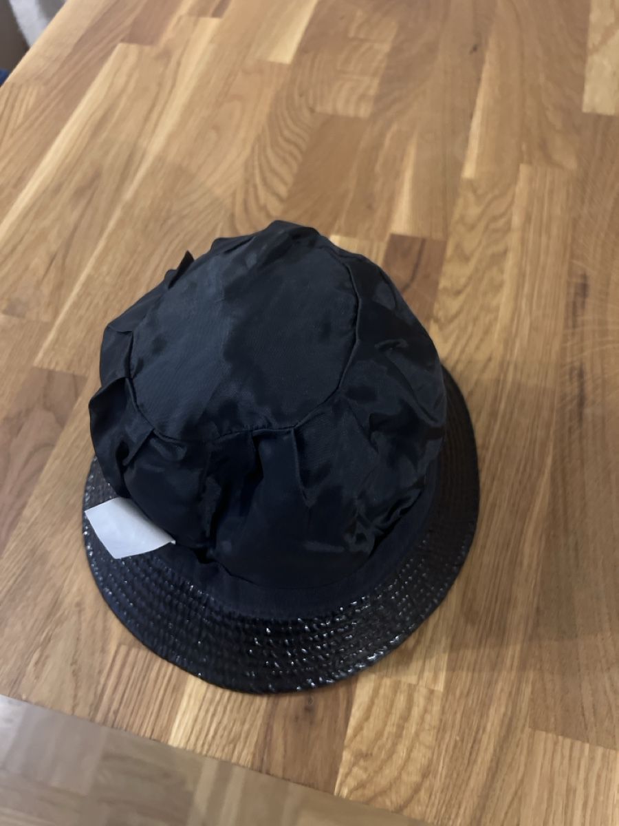 Copricapi, berretti & cappellini: JOLI CHAPEAU DE PLUIE  – Usato da Brügg BE venduto da traindenuit 3