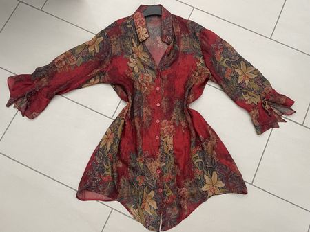 Massgeschneiderte Bluse 100% Seide neuwertig 