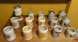 Bierkrüge mit und ohne Deckel, vor 1990