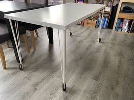 IKEA Tisch mit 4 KRILLE Rollenbeinen + LINNMON Tischplatte