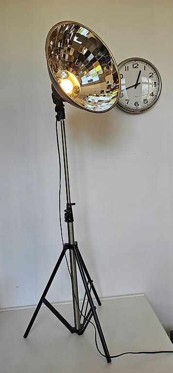 Lampade: Lampadaire tripode studio – Usato da Orges venduto da val_5556
