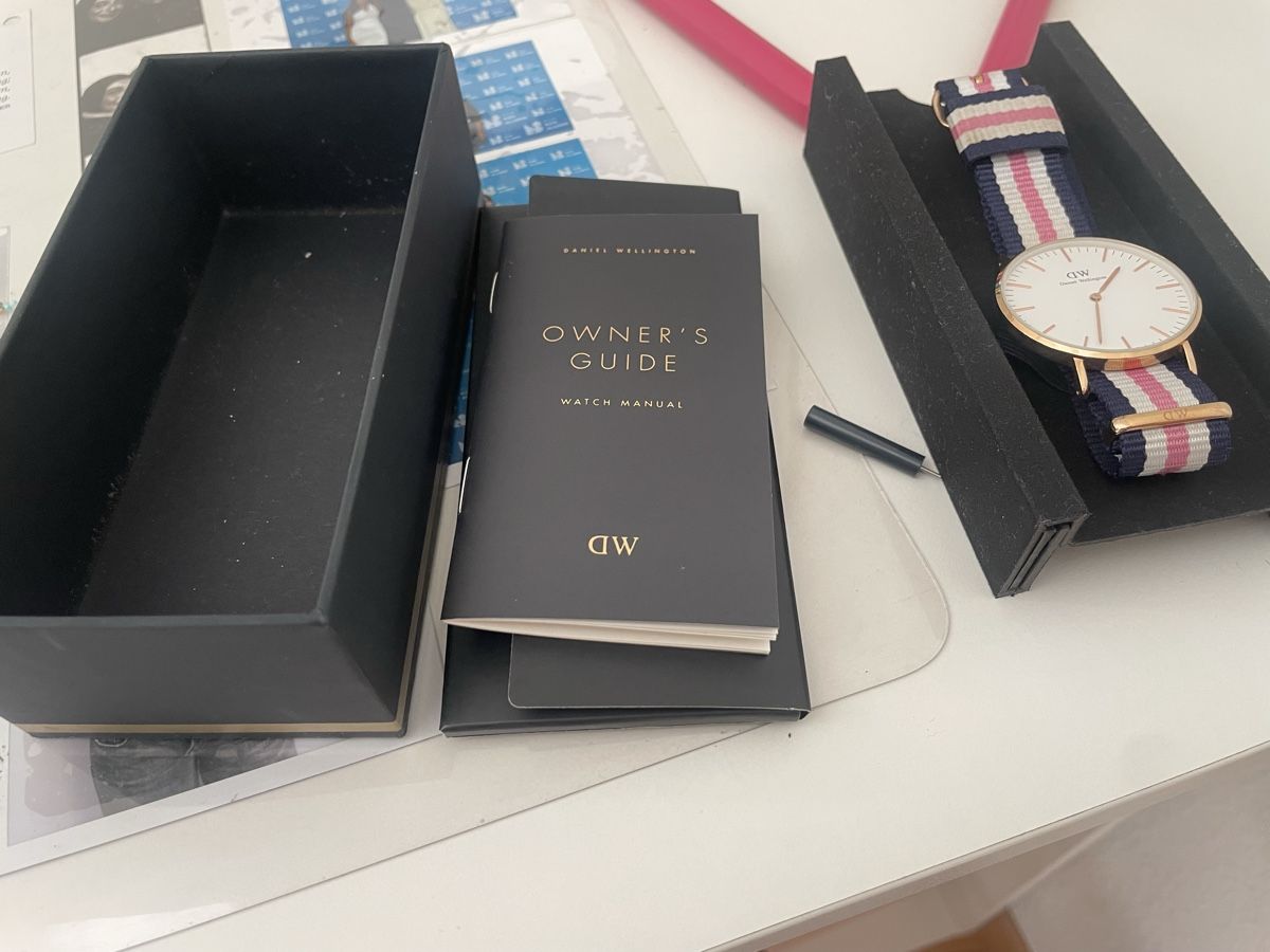 Daniel Wellington Uhren: Daniel Wellington Uhr mit Stoffarmband  – Gebraucht aus Zürich von estela22 1