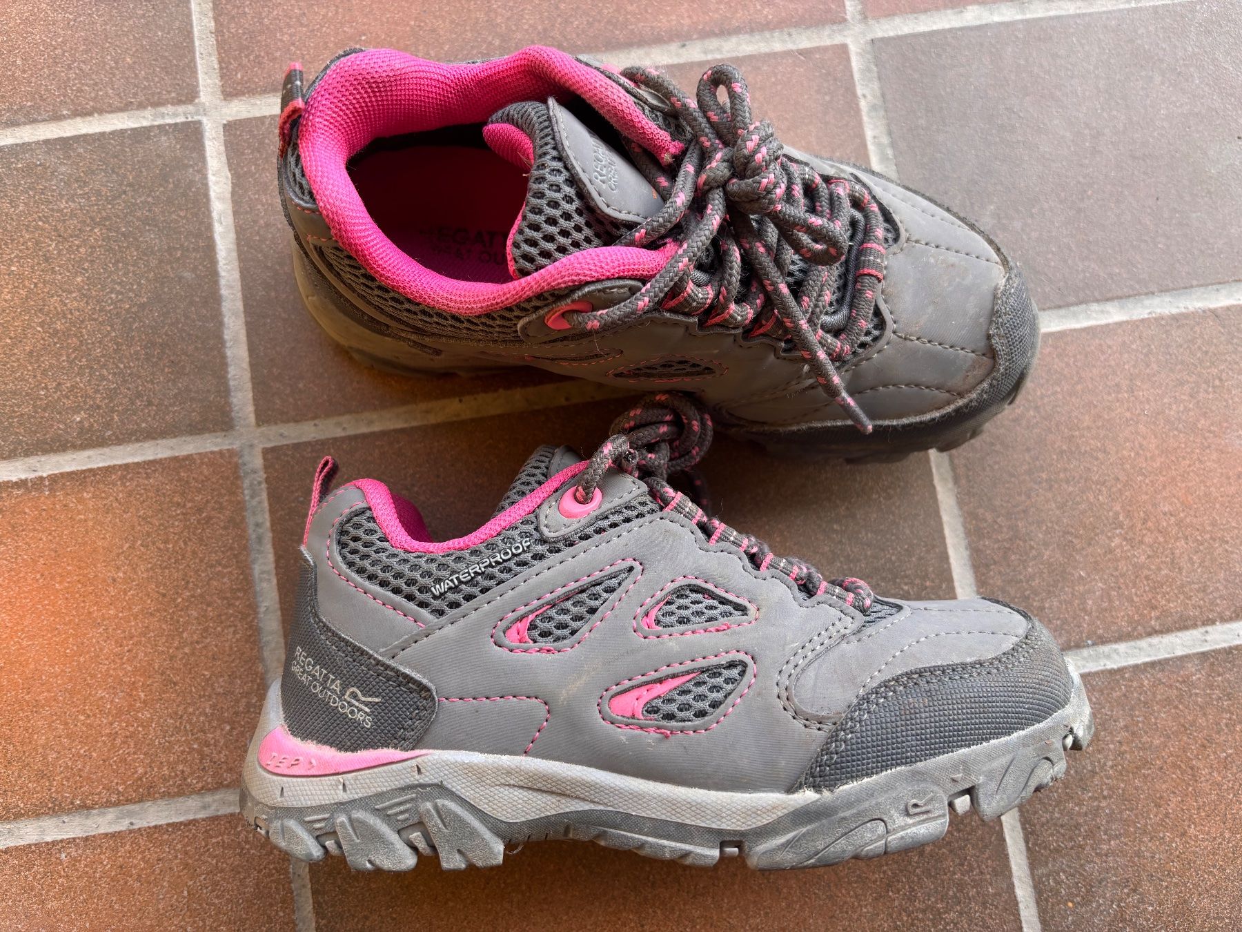 Chaussures filles: Trekkingschuhe Gr. 30 – D'occasion à Wädenswil par kat_7m7k 1