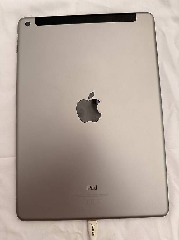 Tablet PC: Apple iPad 6. Generation  32 GB  Wi-Fi + Cellular – Usato da Staufen venduto da Giger95 1