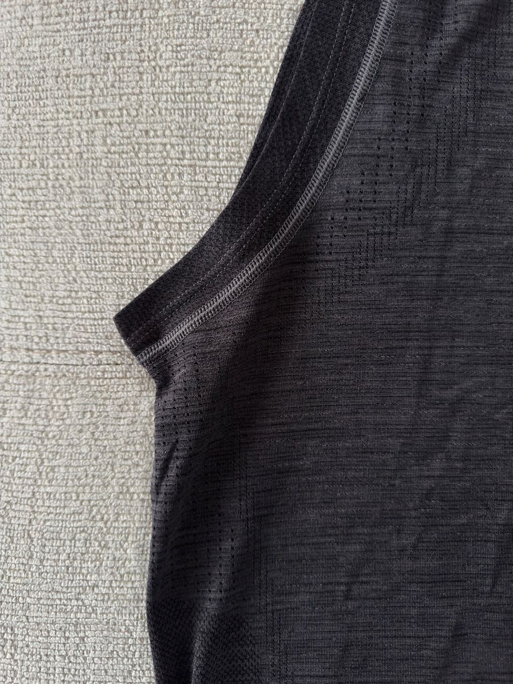 Gymshark T-shirt: Gymshark | Tanktop – Nuovo (secondo la descrizione) da Horgen venduto da onur_5 1