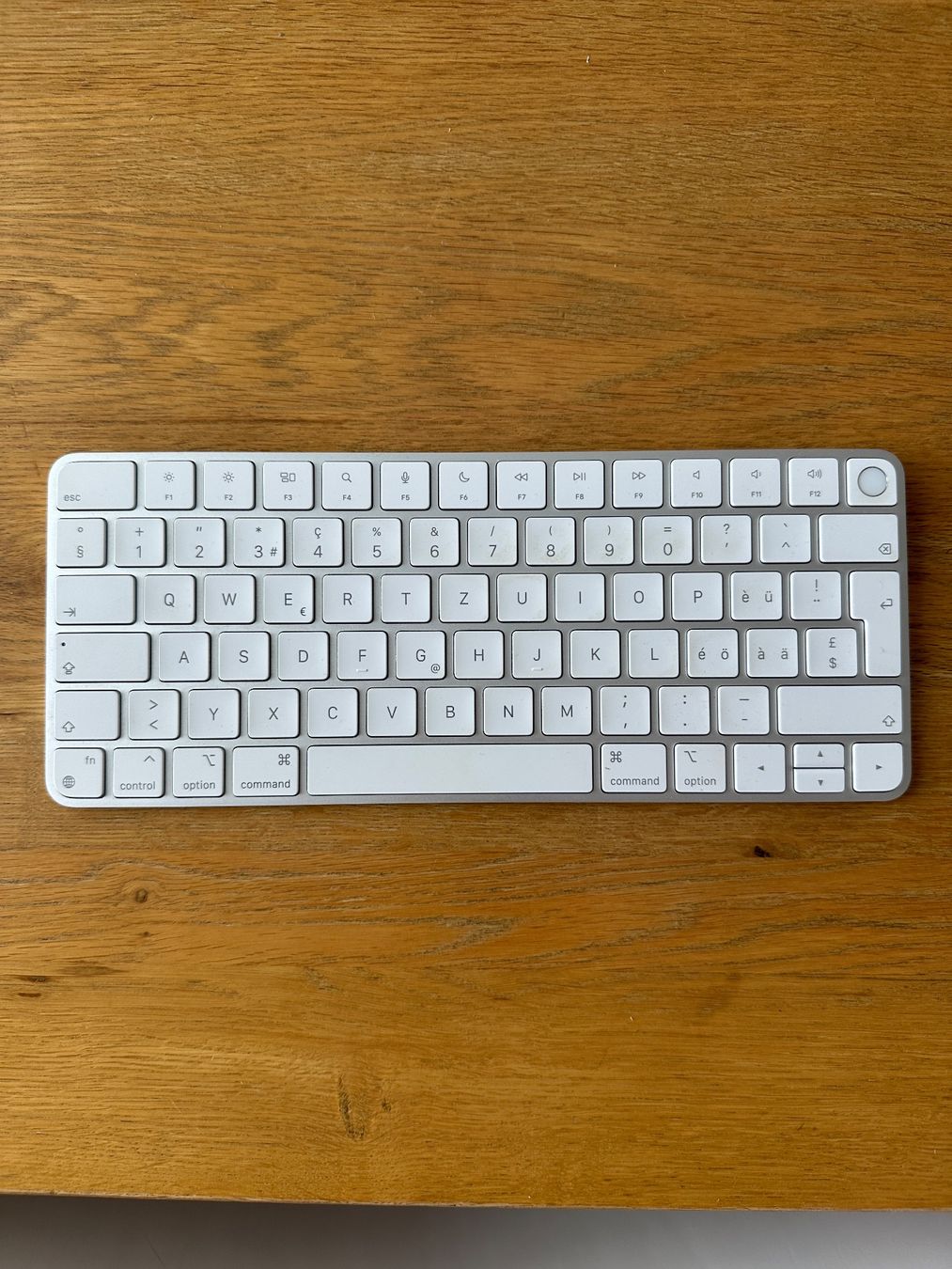 Apple Claviers: Apple Magic Keyboard mit Touch ID, CH-Layout – Neuf (Voir description) à Küsnacht ZH par noah_4463 1