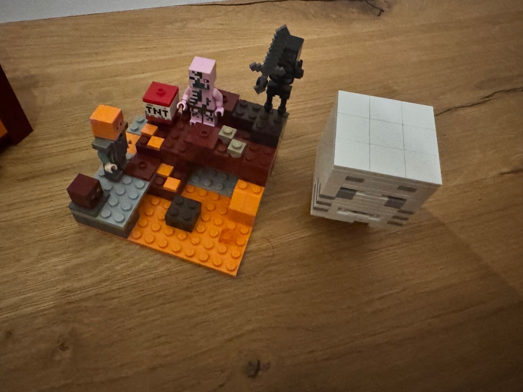 Lego Kit di costruzioni: Lego Minecraft 21139 und 21143 – Usato da Rorschacherberg venduto da LIAMTHEHERO 4