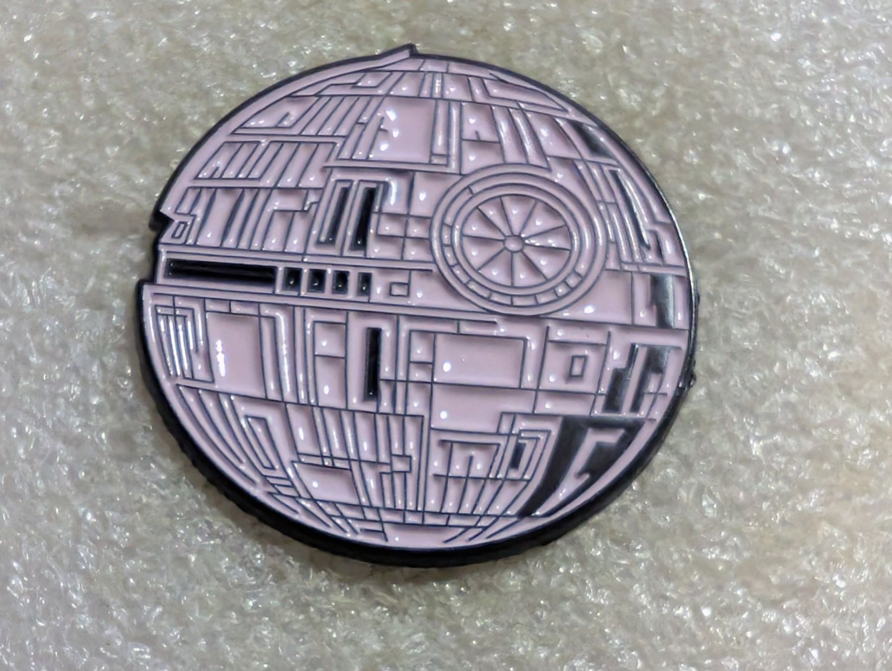 Plaketten & Abzeichen: Ansteckpin 73: Star Wars – Gebraucht aus Oppligen von Pin-Fall-Shop