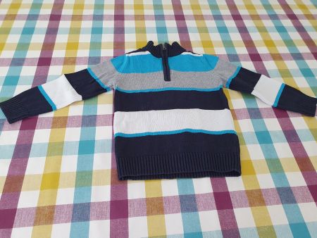 Schöner, dickerer, gestreifter  Pullover - 110
