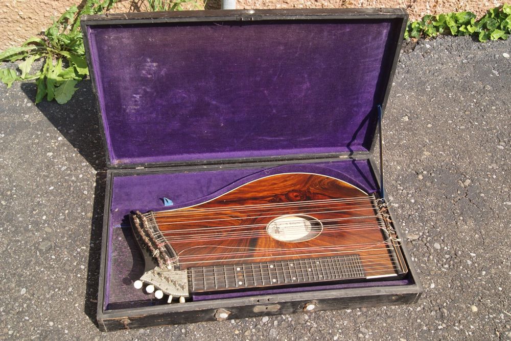 Zither, antikes Musikinstrument, im Kasten, Rarität! (Defekt) in Buus ...