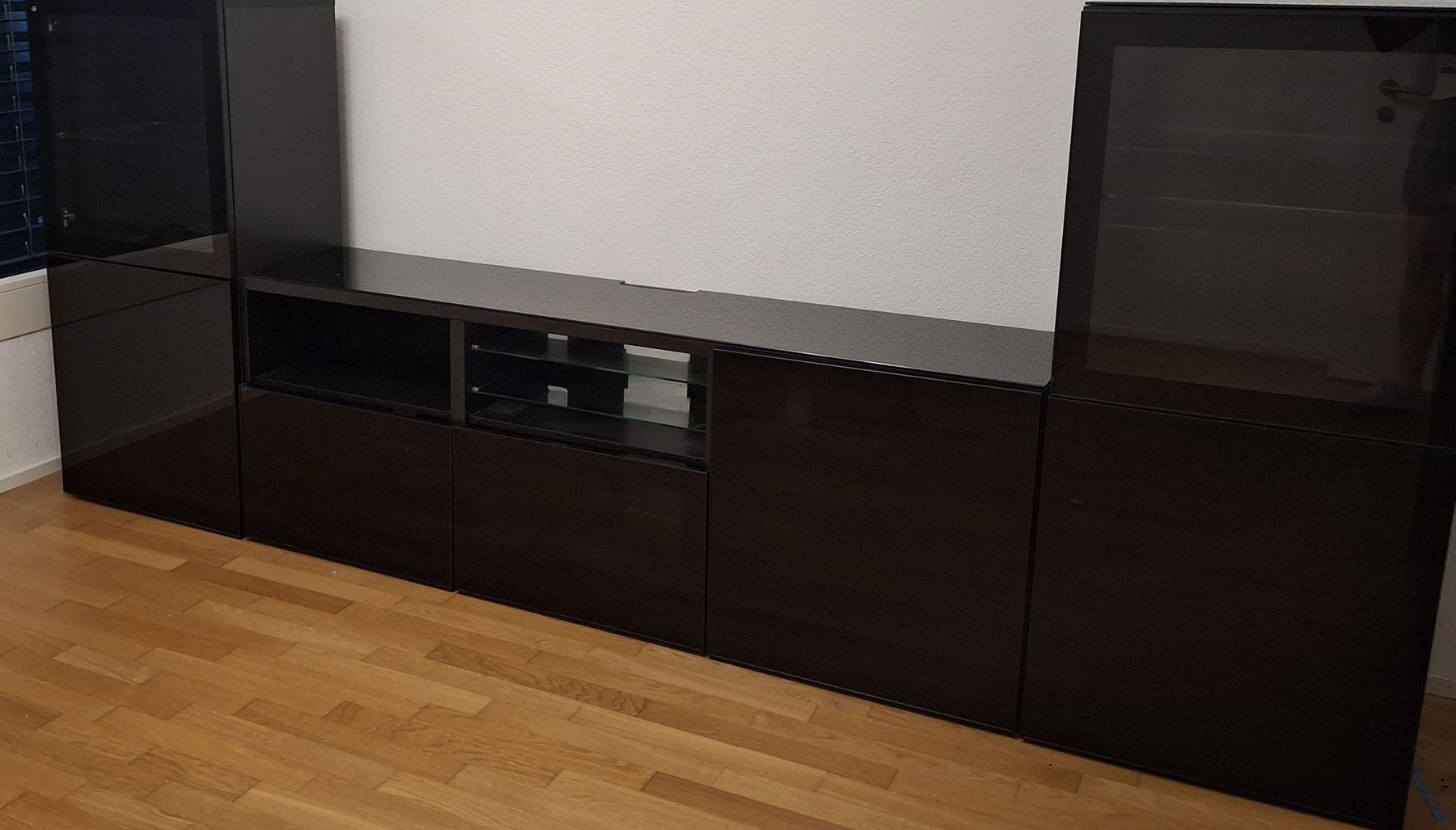 Ikea Mobili TV: TV Möbel mit Glasdeckplatten – Usato da Wetzikon ZH venduto da kee_vc75
